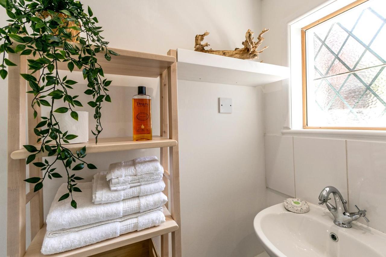 The Annex - Unparalleled Beach Front Luxury Accommodation - Private South West Facing Patio Area - Pet Friendly - Sky - Netflix - Super Fast Wi-Fi - Stones Throw To The Beach ボーンマス エクステリア 写真